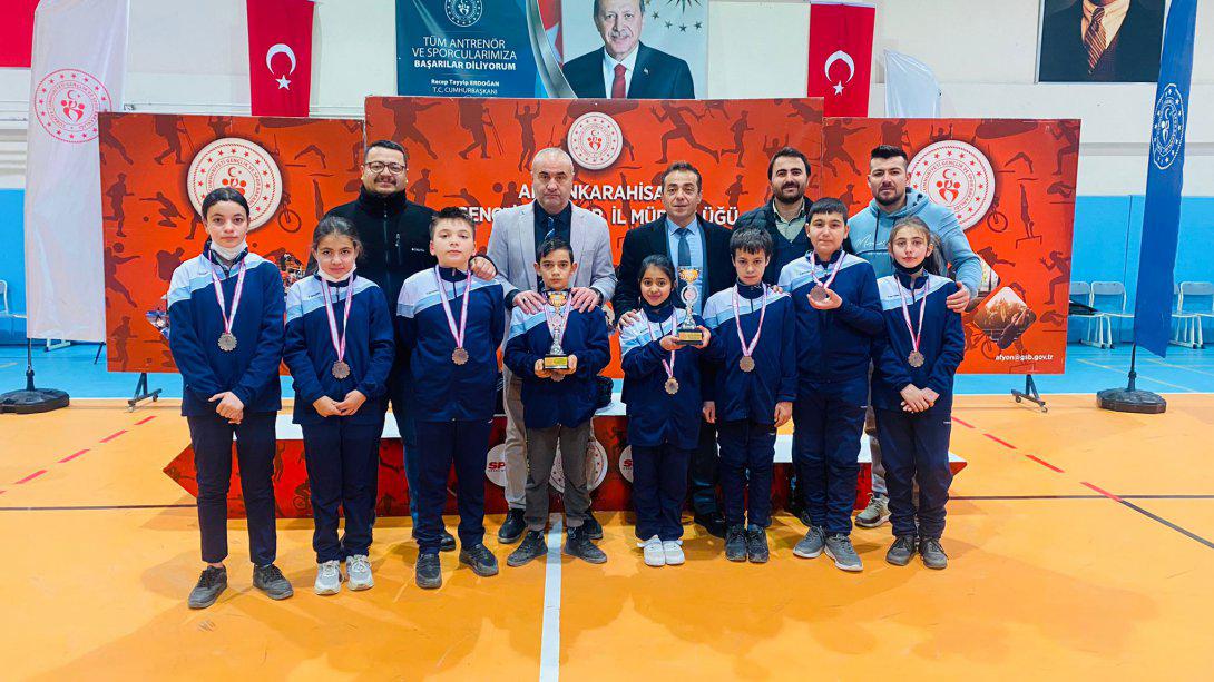 İlçe Milli Eğitim Müdürümüz ve İlçe Gençlik Spor Müdürümüzden Badminton Takımımıza Tebrik